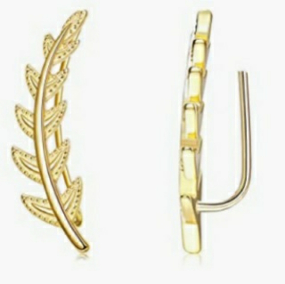 Gold tone hypoallergenic leaf ear crawler - Picture 2 of 3